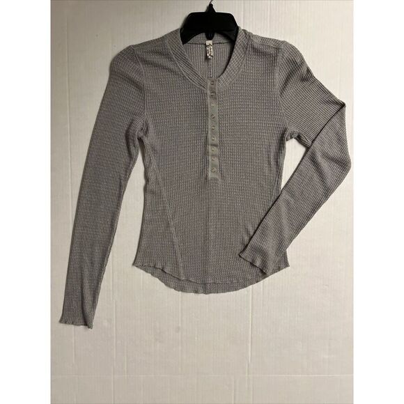 Free People Top Women Sz M One of the Girls Henley Waffle Knit Shirt Gray - Picture 1 of 15